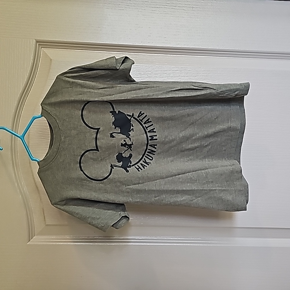 Hakuna Matata size 5/6 kids Disney t shirt